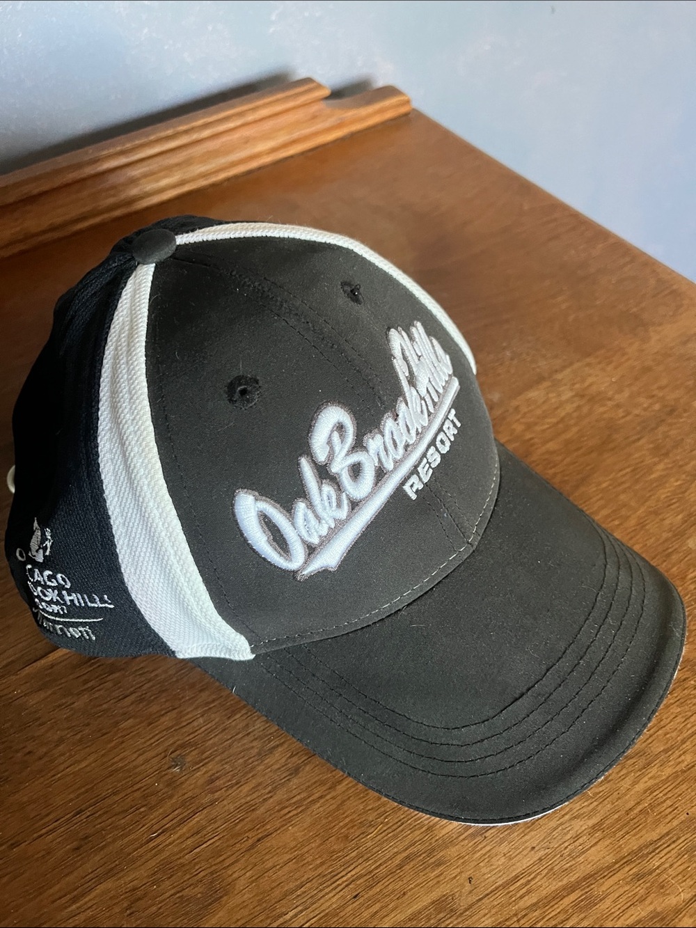 Head Black and White Oak Branches Resort Baseball Cap